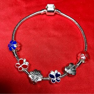 925 sterling silver bracelet with 5 FREE charms.8.5”. Ready for GIFT !